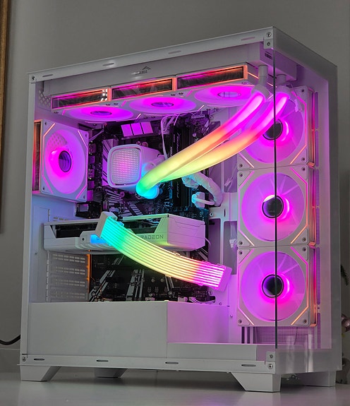 TEHOKAS Pelikone * i9 9900k & 9060 xt 16gb *