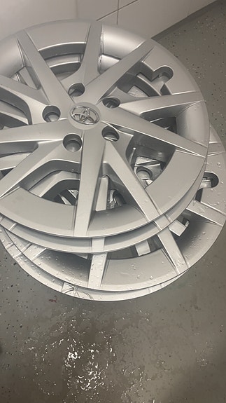 Toyota 16" hopeat koristekapselit (4 kpl)