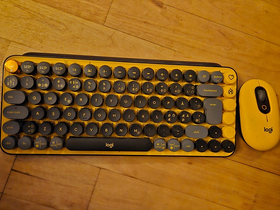 Mekaaninen Logitech Pop Keys näppäimistö + hiiri