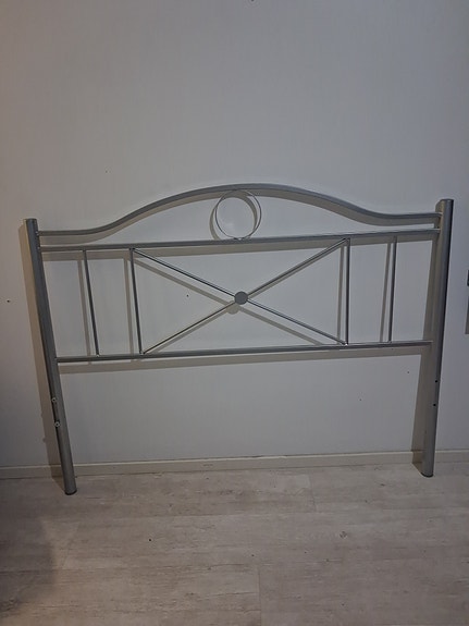IKEA metallinen sängynpääty harmaa