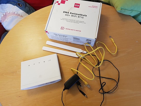 DNA kotimokkula 4g+ wifi B715 router internet
