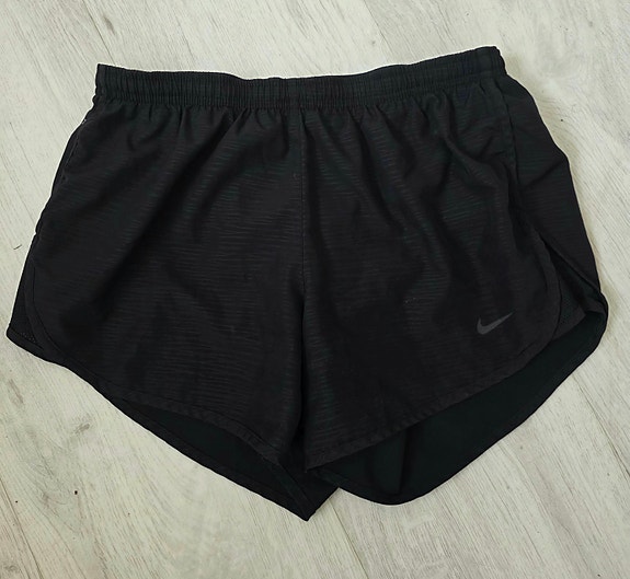 Niken shortsit