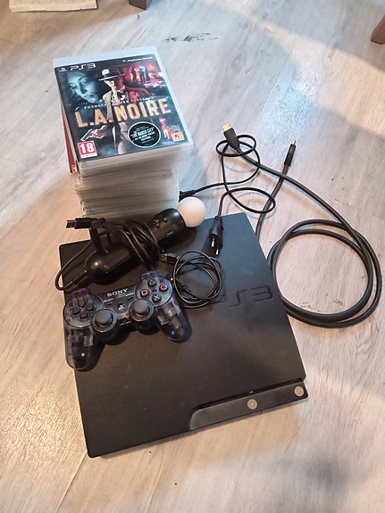 PS 3 konsoli ohjain, singstar ohjain, motion camera ja 15 peliä