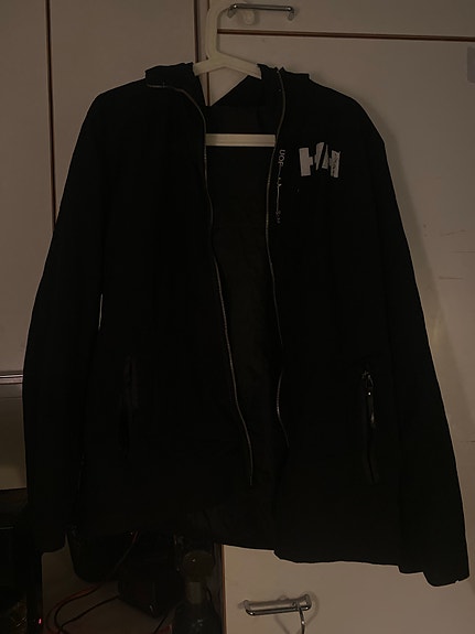 Helly Hansen takki S musta