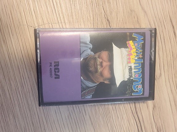 Martti Innanen Päreitä kainalossa C-kasetti RCA