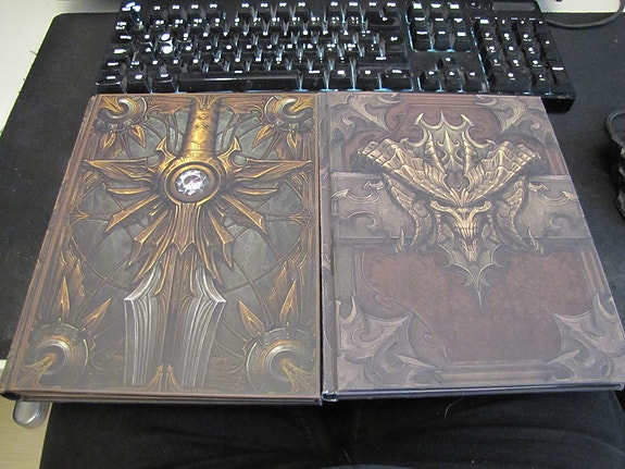 2kpl Diablo III-kirjat
