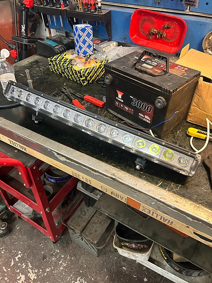 LED-valopaneeli / lisävalo autoon