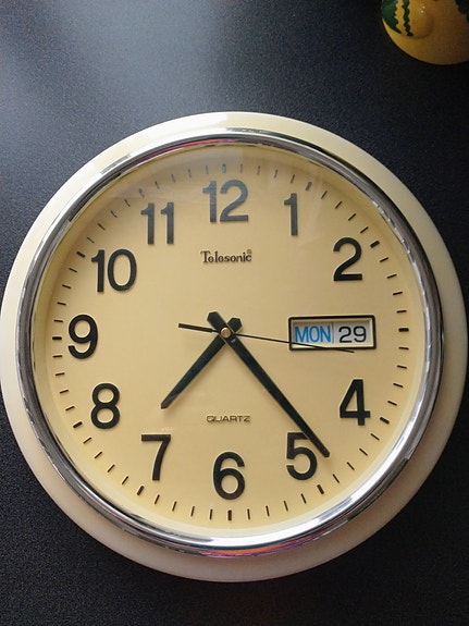 Iso retro seinäkello Quartz