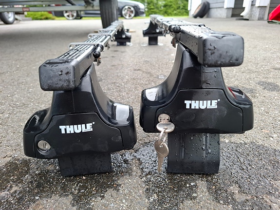 Thule Rapid System 754 + SquareBar + Kit 1742 -kattotelineet (Mazda 3)