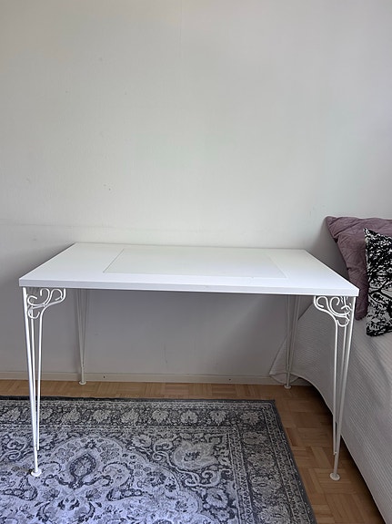 Työpöytä Ikea Falkhöjden valkoinen