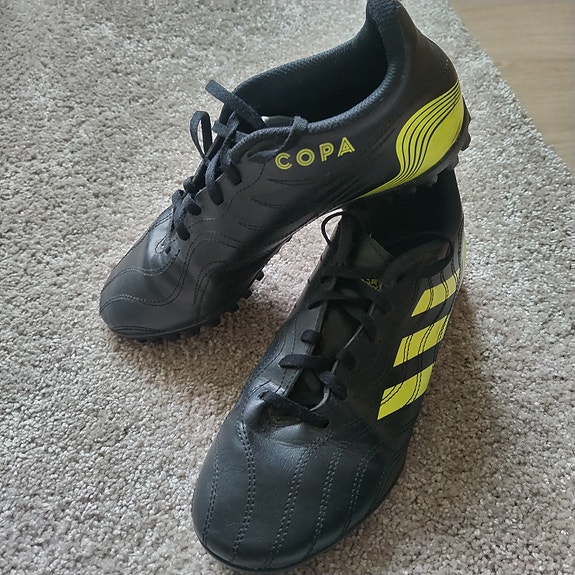 Adidas turf kengät