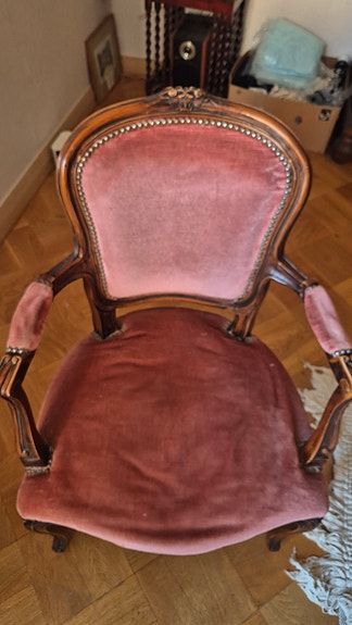 Myydään 2kpl Rokokoo tyylinen tuoli.