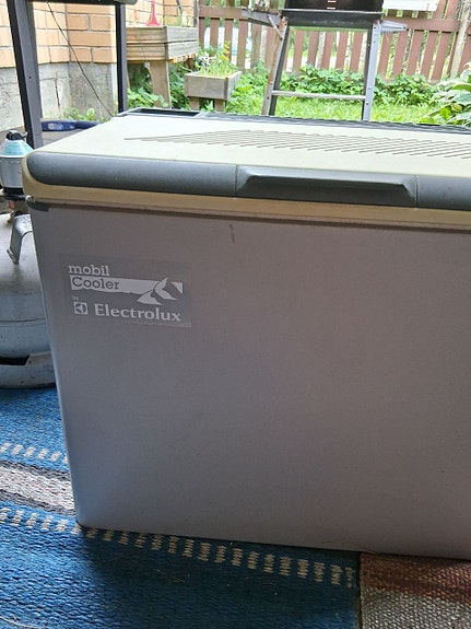 Kaasujääkaappi Electrolux (kaasu/12v/230v)