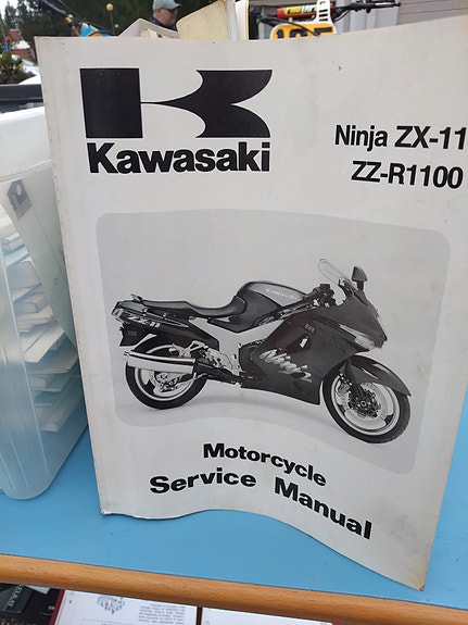 Kawasaki Ninja ZX-11 / ZX-9R ja Yamaha YZ250(S) huoltokirjat