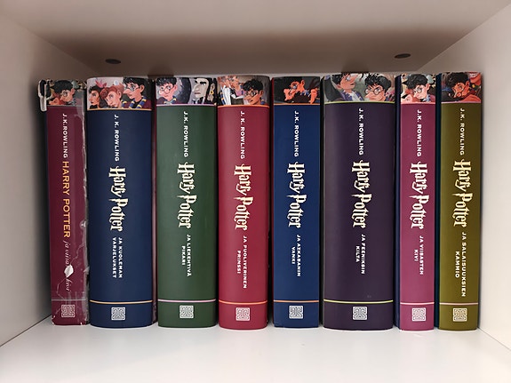 Harry Potter -kirjasarja 1–7, kovakantiset + ylimääräinen Viisasten kivi