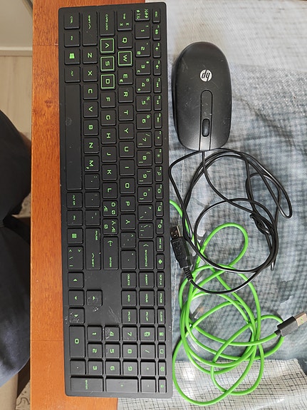 HP näppäimistö ja hiiri