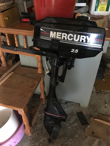 MERCURY 2,5 hp, noin 25 vuotta vanha, toimii hyvin. Uusi potkuri on.