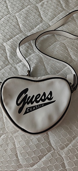 Guess olkalaukku