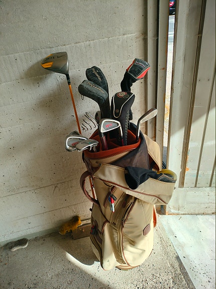 Myyn golf mailat ja bägin