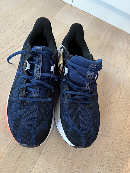 Uudet Asics juoksukengät / lenkkarit 44