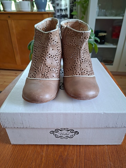 Nahkaiset nilkkurit koko 41 beige