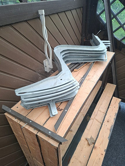 Muotolauteiden metallirungot 6 kpl saunan lauteisiin. Rungot uusia.
