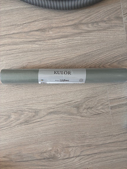 Kulör tapetti vihreä 1 rulla ja tasoitustapetti 1 rulla