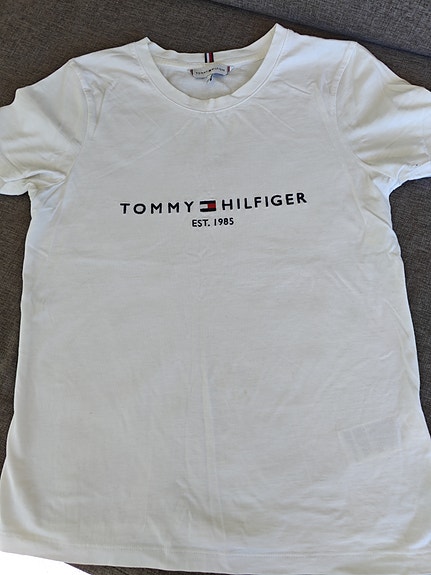 Tommy Hilfiger t-paita