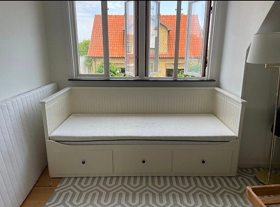 IKEA Hemnes valkoinen päivävuodesohva säilytyslaatikoilla
