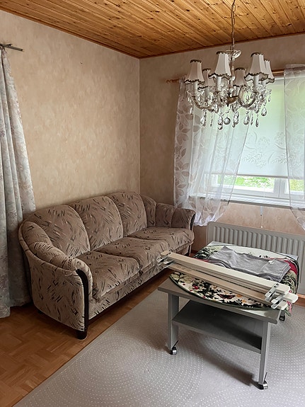 Kolmen hengen sohva ja 2 nojatuolia
