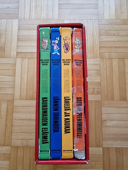 Walt Disney Ihmeellinen maailma -kirjasarja 4 osaa