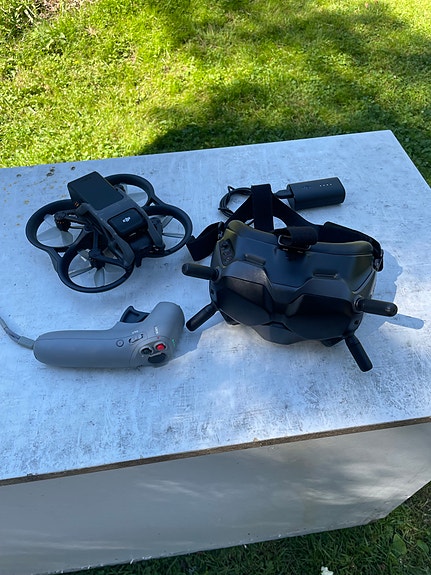 DJI Avata FPV-drone ja DJI Goggles -lasit