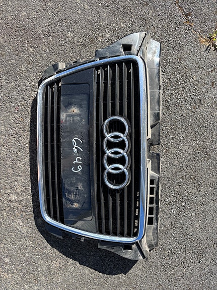 Audi A3 2011 etupuskurin maski