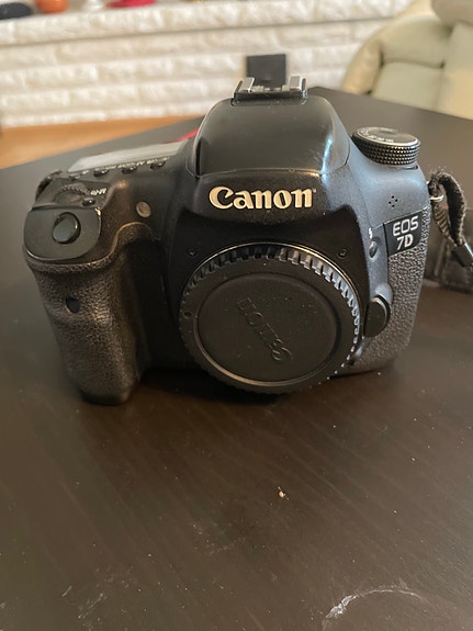 Canon EOS 7D järjestelmäkamera runko