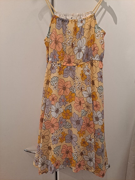 H&M-merkkinen kesäinen juhlamekko 122