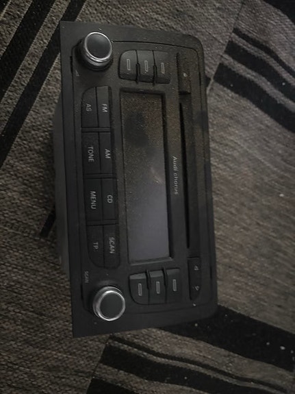 Audi alkuperäinen autoradio CD-soittimella