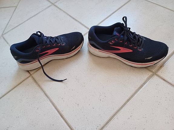 Brooks juoksukengät koko 43 tummansiniset