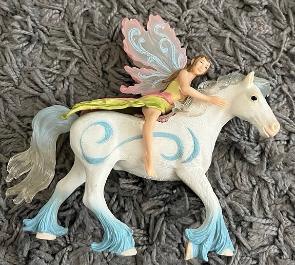 Schleich keiju ja hevonen -figuuri