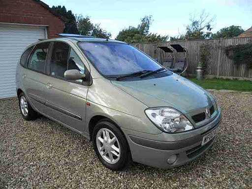 Renault Scenic osia purettuna