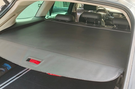 opel insignia tavaratilan verho