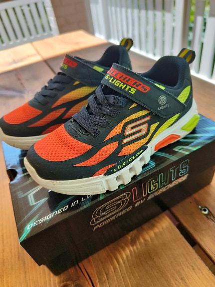 Skechers vilkkuvat kengät