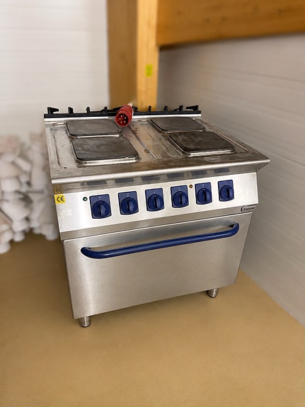 Electrolux ammattiliesi, 4 levyä ja uuni
