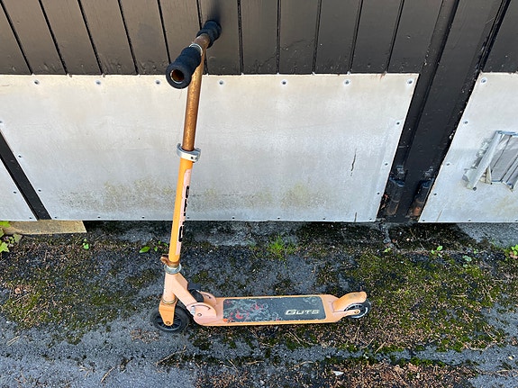 Guts8 käytetty lasten potkulauta