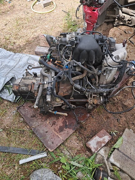 Peugeot 206 moottori + vaihdelaatikko