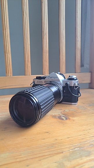 Canon AE-1 filmikamera + Sigma 80–200mm telezoom | toimiva vintage