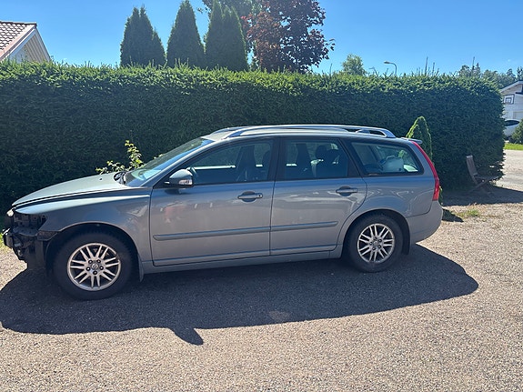 Volvo farmariauto v 2011 varaosia