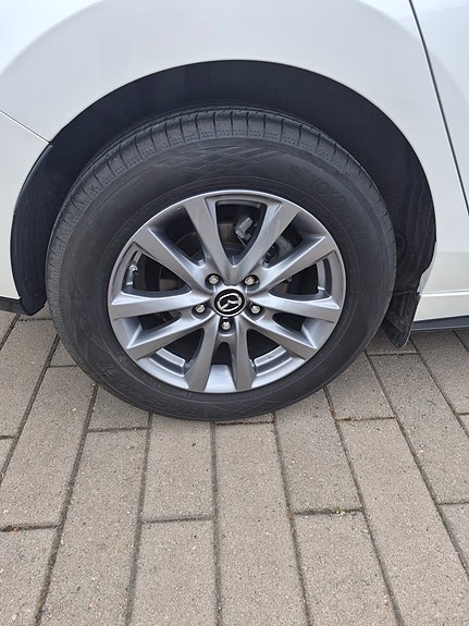 Virheettömät vanteet 16" ja Yokohama kesärenkaat +5mm pintaa. 205/60/16