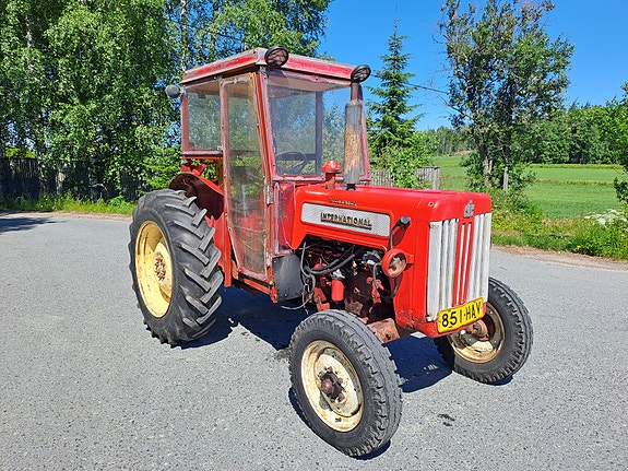 Traktori McCormick B414