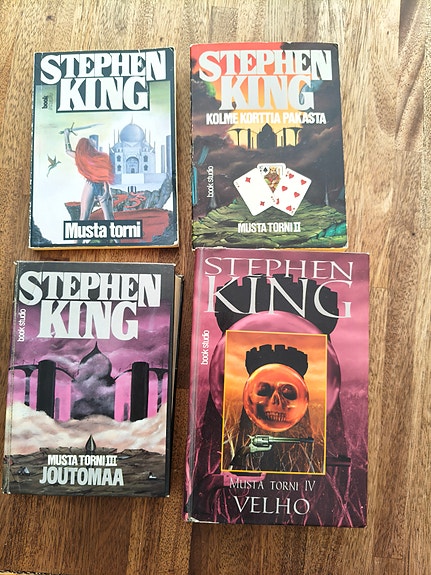 Stephen King Musta torni -kirjasarja osat 1–4