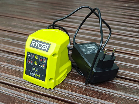 Ryobi one+ akkulaturi